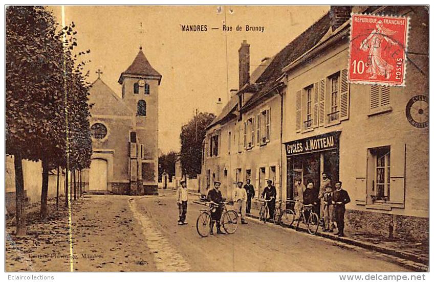 Mandres Les Roses    94        La Rue De Brunoy.    Magasin Cycles Motteau          (voir Scan) - Mandres Les Roses