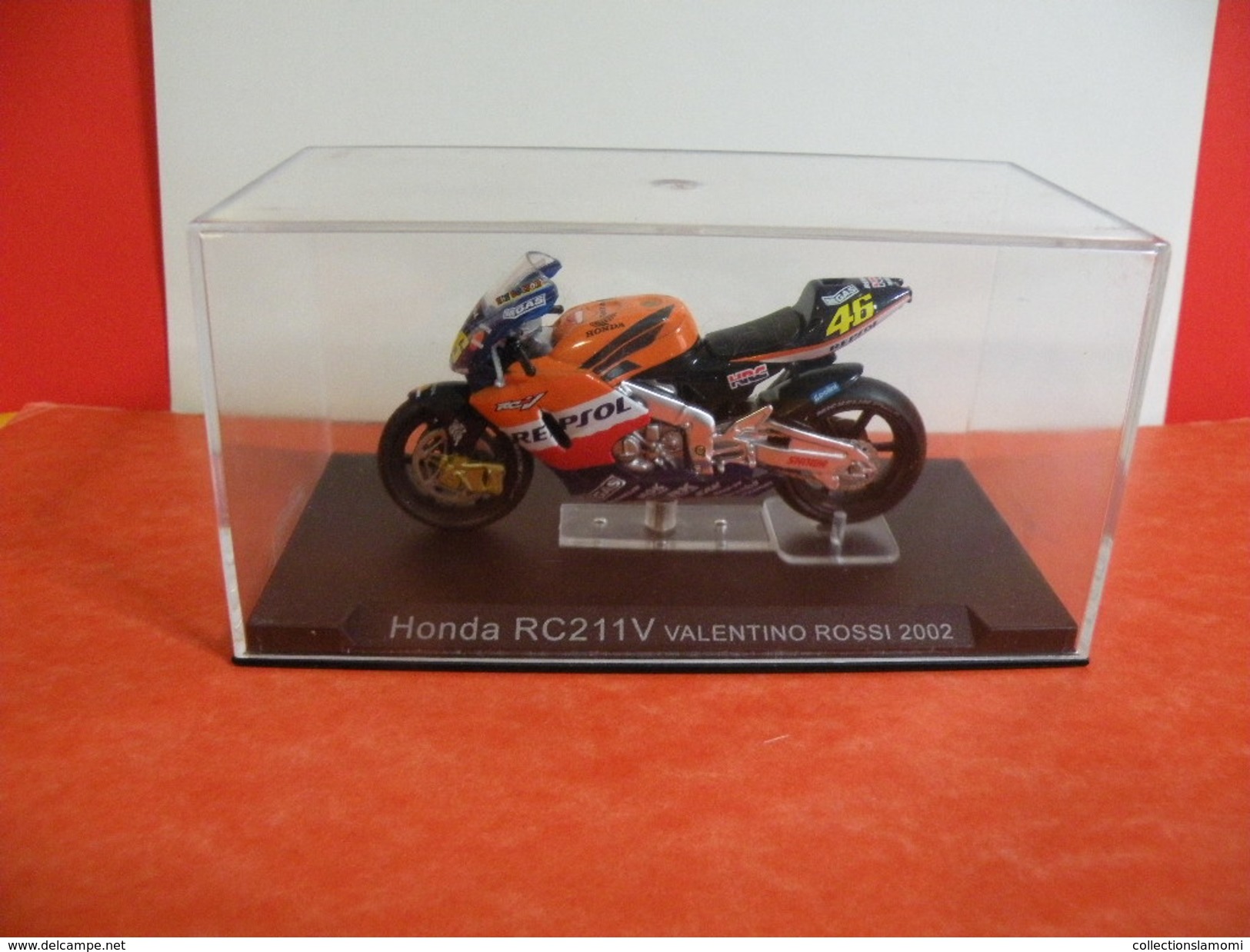 MOTO 1/24 > Honda RC 211 V Valentino Rossi 2002 (sous Vitrine) - Motorcycles