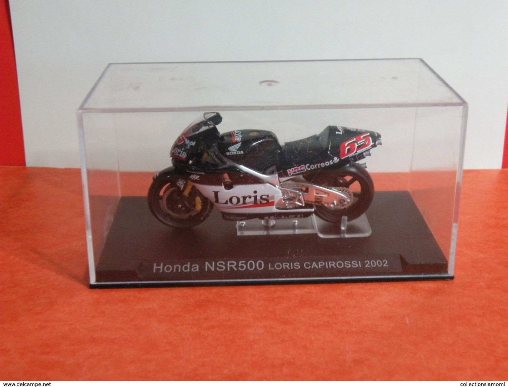 MOTO 1/24 > Honda NSR 500 Loris Capirossi 2002 (sous Vitrine) - Motos