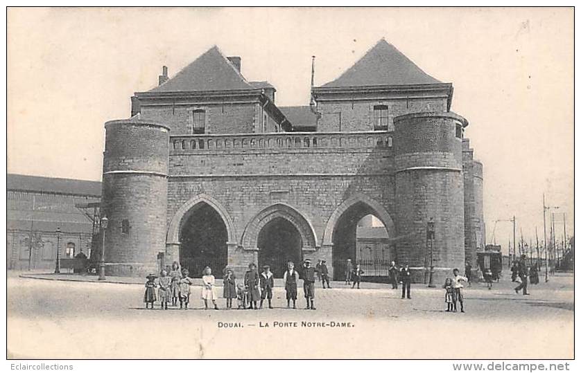 Douai       59       La Porte Notre Dame       (voir Scan) - Douai