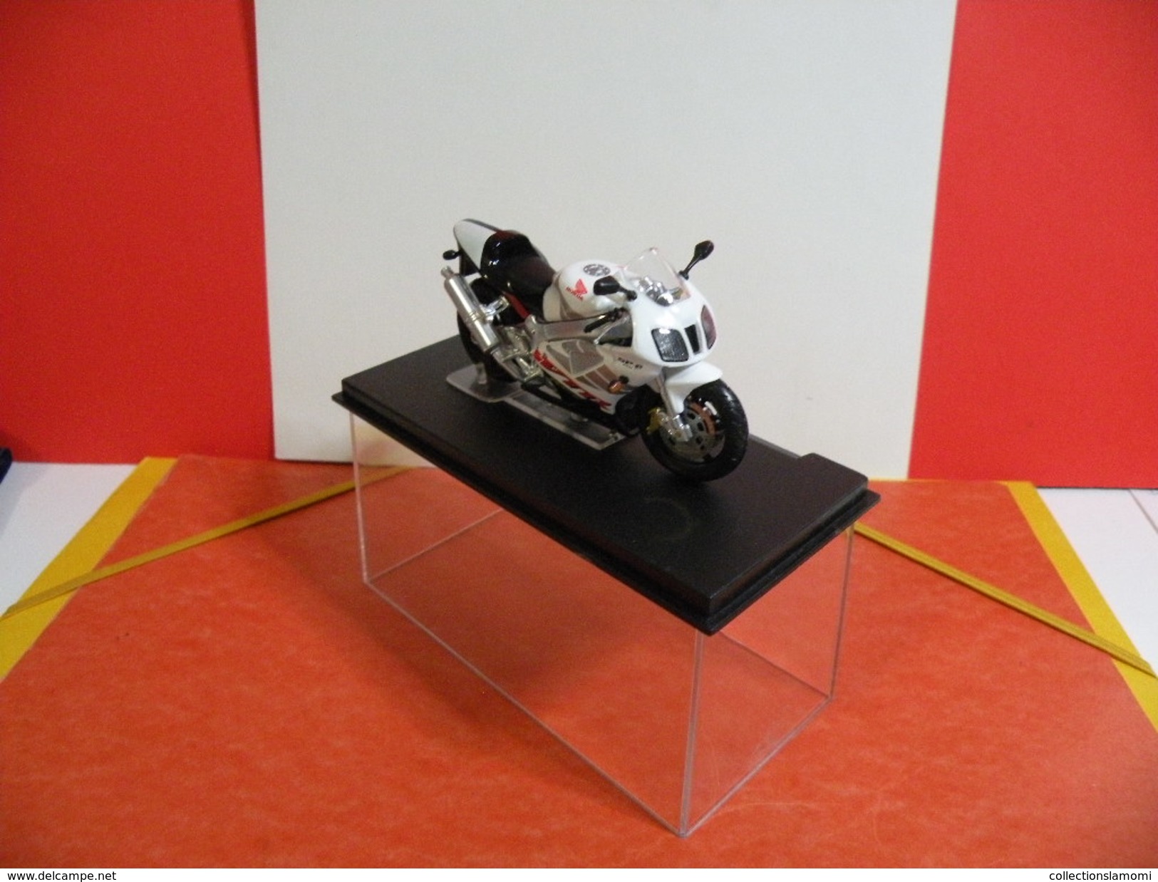 MOTO 1/24 > Honda VTR 1000 SP 2 (sous Vitrine) - Motorcycles