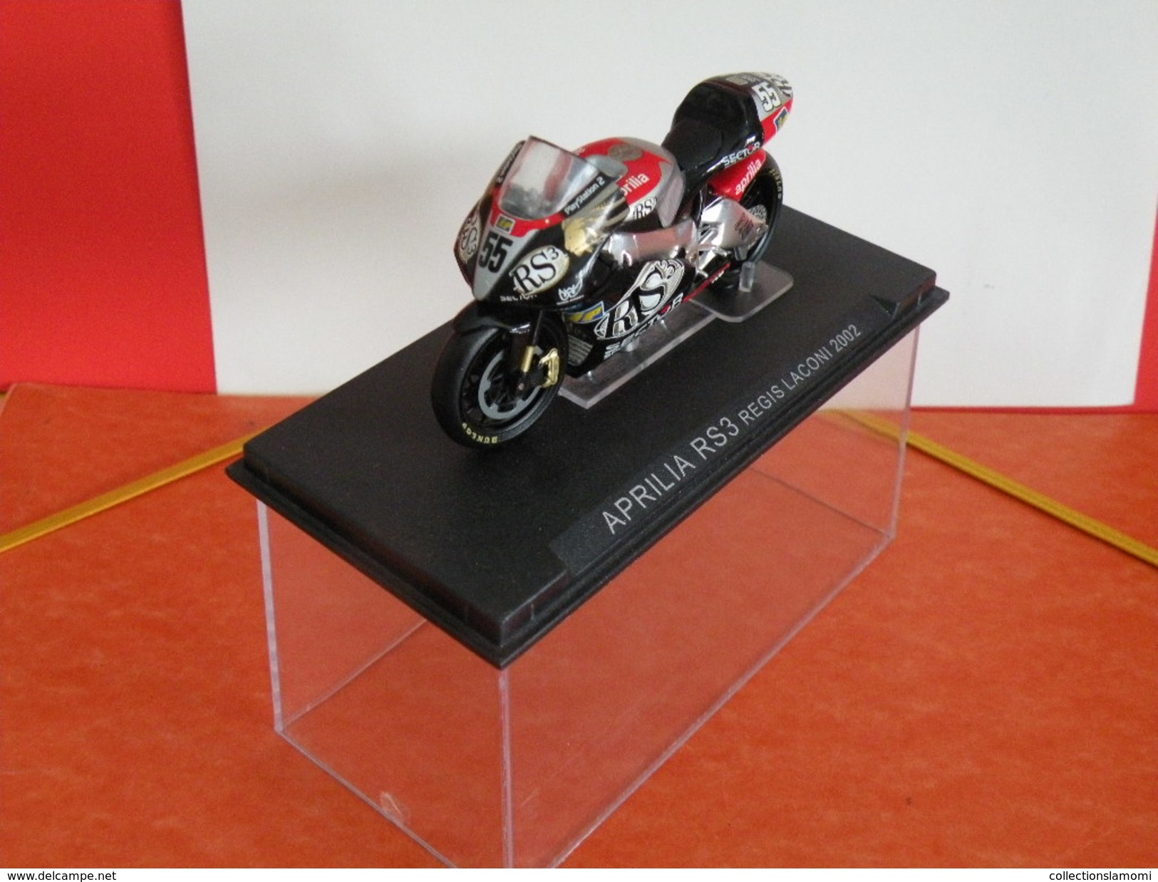 MOTO 1/24 > Aprilia RS3 Régis Laconi 2002 (sous Vitrine) - Motos