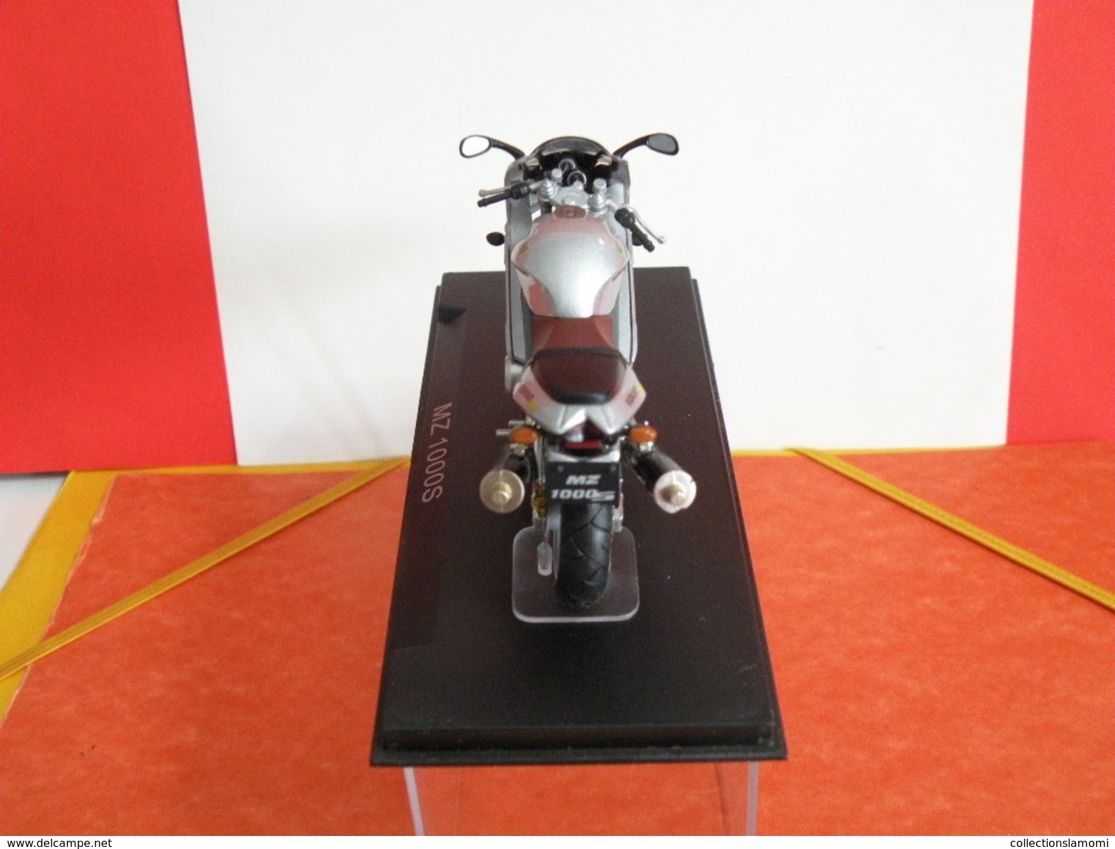 MOTO 1/24 > MZ 1000S (sous Vitrine) - Motos