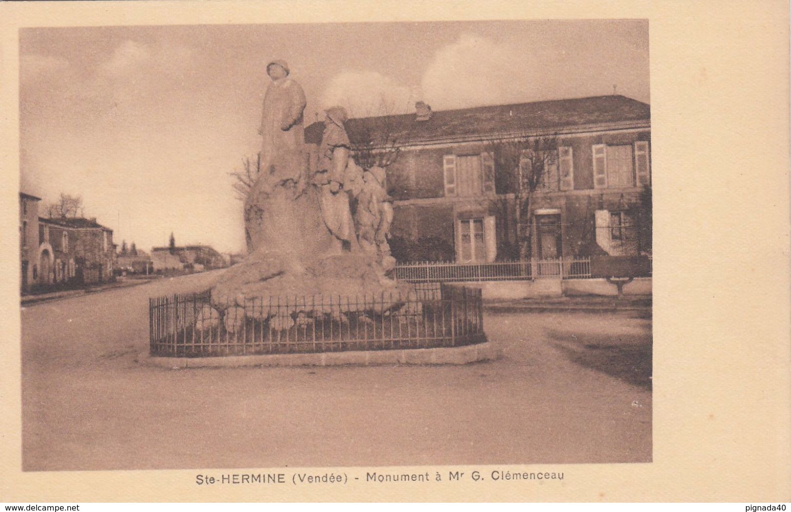 Cp , 85 , SAINTE-HERMINE , Monument à Mr G. Clémenceau - Sainte Hermine