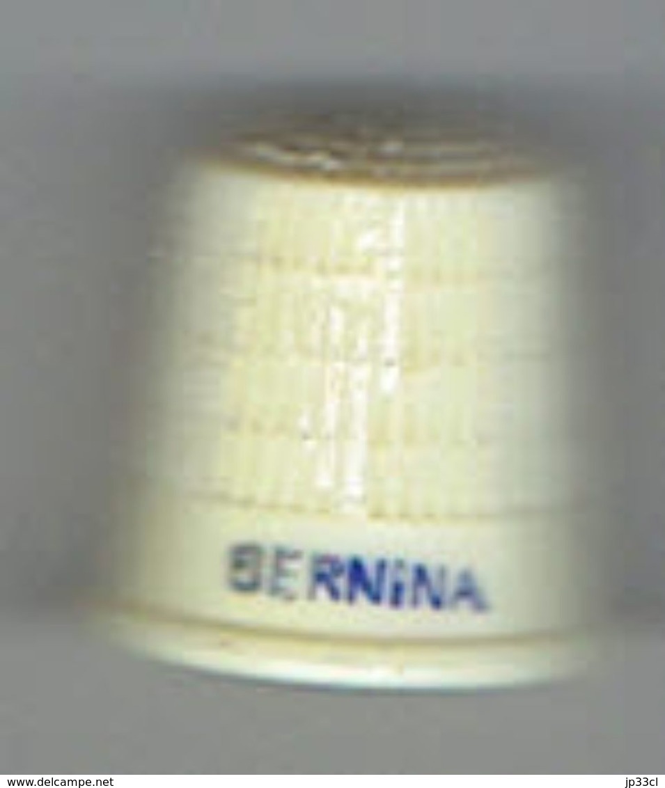 Ancien Dé à Coudre En Plastique Bernina - Thimbles