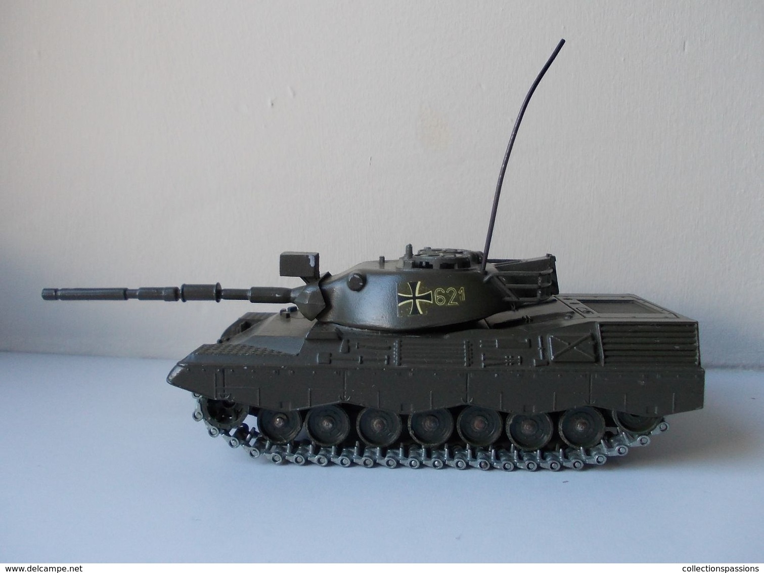 - Char - KPZ LEOPARD - Solido - N°243 - 12/1974 - - Tanques