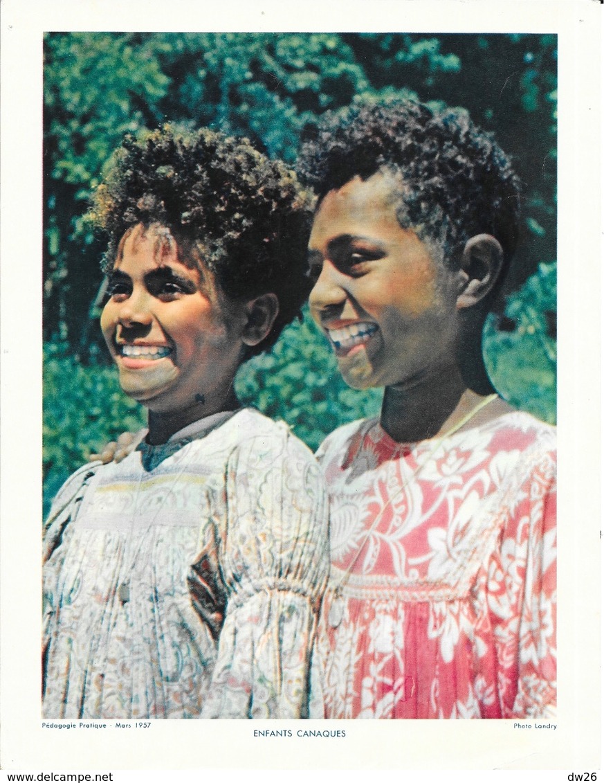 Photo Landry, Pédagogie Pratique 1957 - Nouvelle Calédonie: Enfants Canaques (Kanak), Jeunes Popinées En Robe Mission - Ethniques, Cultures