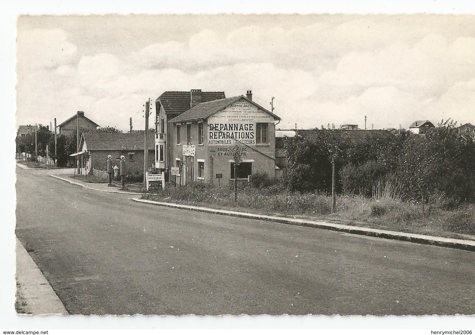 78 Yvelines - Bois D'arcy Garage Pompe A Essence Sur Le Route - Bois D'Arcy