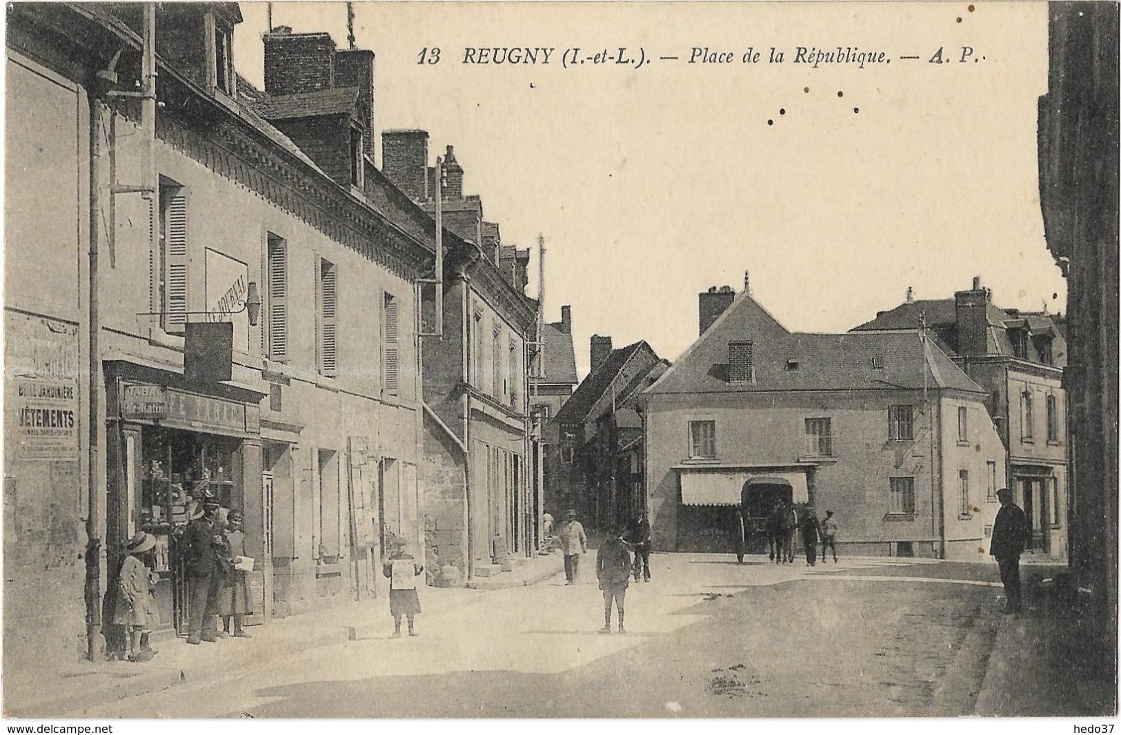 Reugny - Place De La République - Reugny