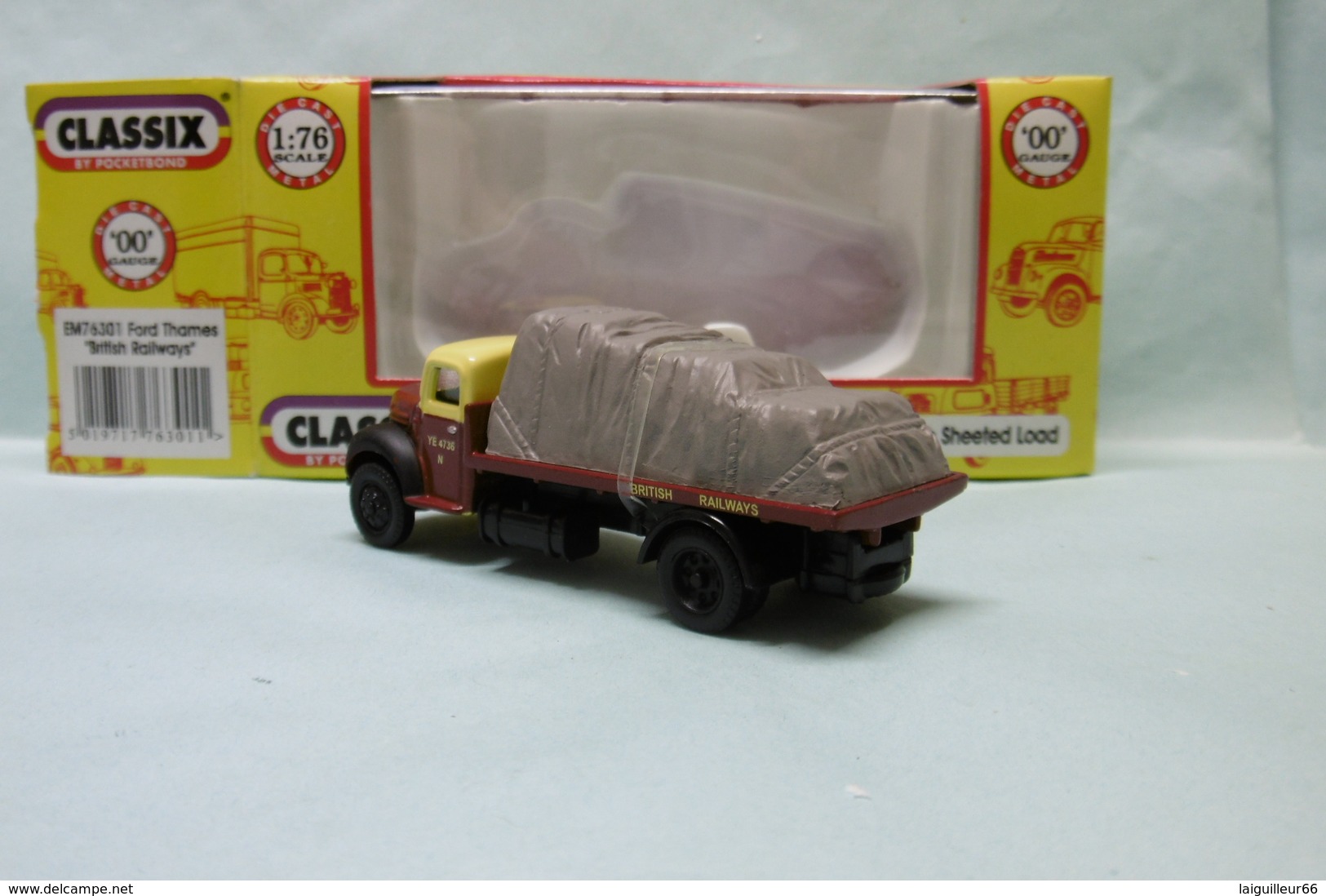 Classix - CAMION FORD THAMES ET6 Flat Bed British Railways + Chargement Réf. EM76301 BO OO 1/76 - Strassenfahrzeuge