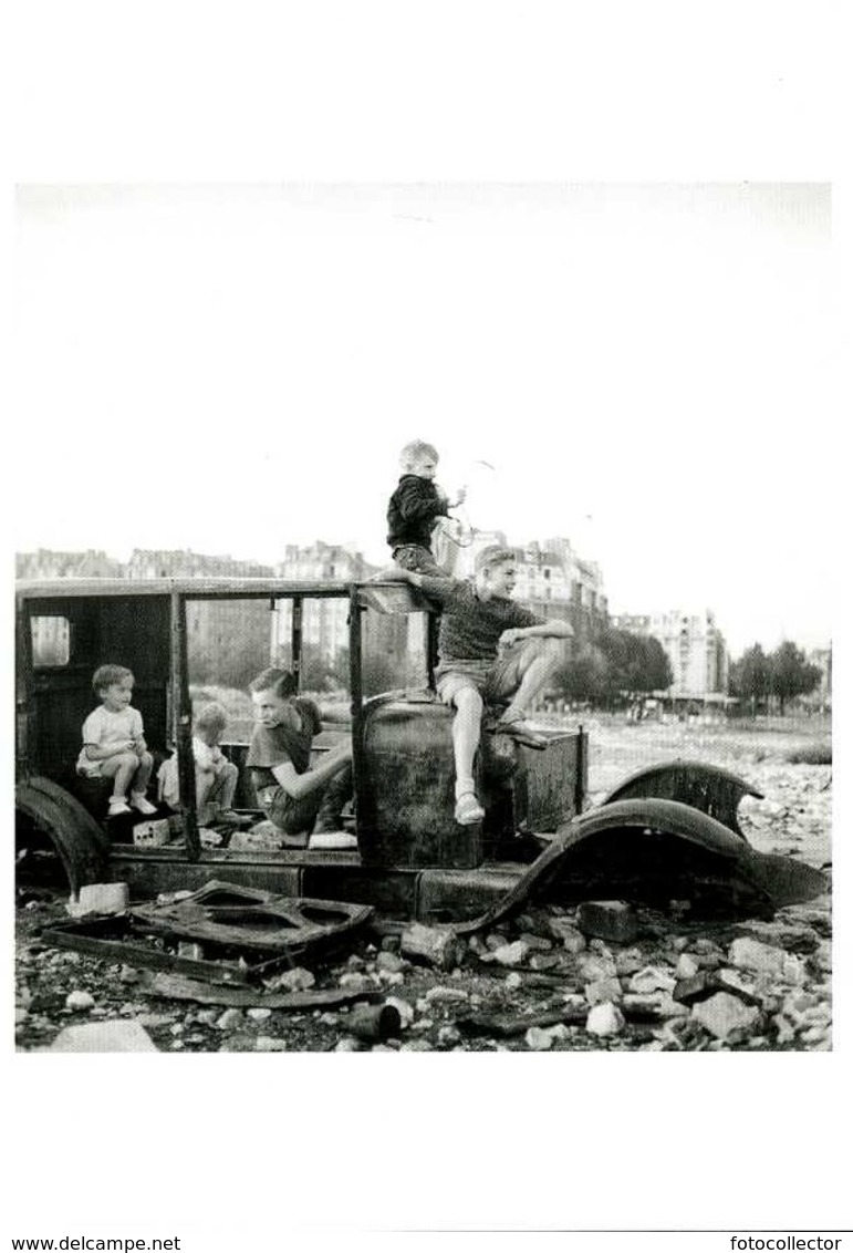 Paris : La Voiture Fondue 1944 Par Doisneau - Doisneau