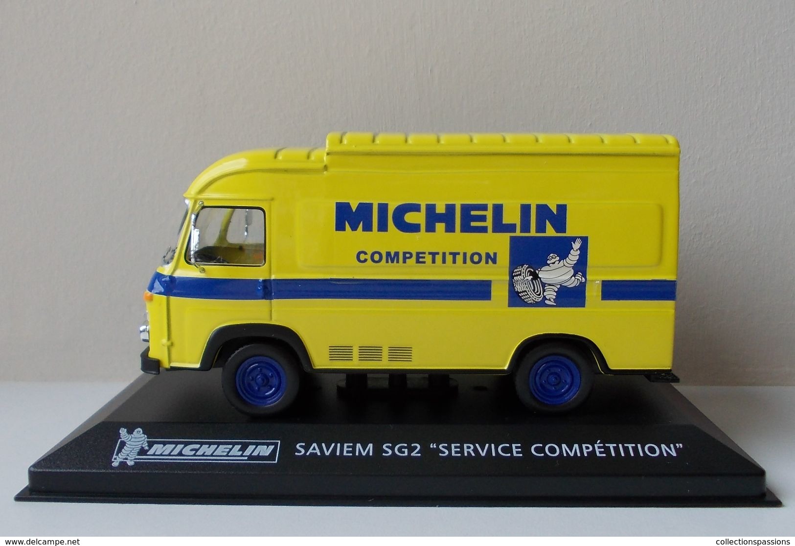 - SAVIEM SG2. Service Compétition. Michelin - - Utilitari