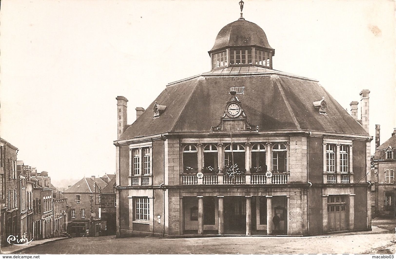 53  Mayenne  :  Gorron  L' Hôtel De Ville   Réf 3894 - Gorron