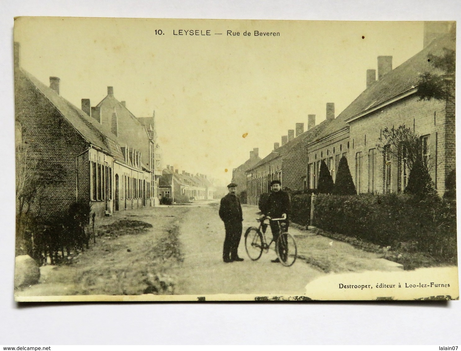 C.P.A. LEYSELE : Rue De Beveren, Animé, Vélo, En 1916 - Alveringem