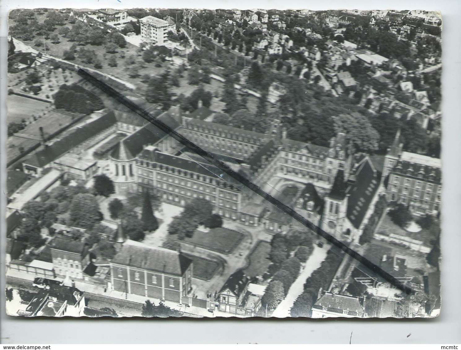 CPM  - Mont Saint Aignan -(S.Mme) - Maternité - Pouponnière -Maison Maternelle -A Droite,l'église Saint Jacques De - Mont Saint Aignan