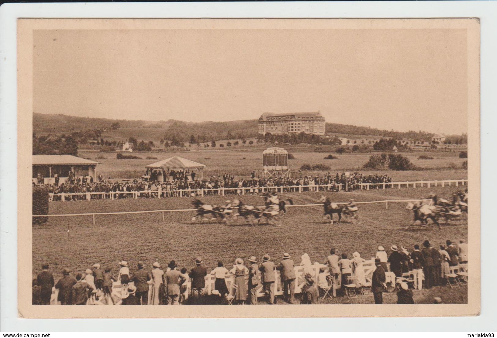 VITTEL - VOSGES - COURSE DE CHEVAUX A L'HIPPODROME - Vittel