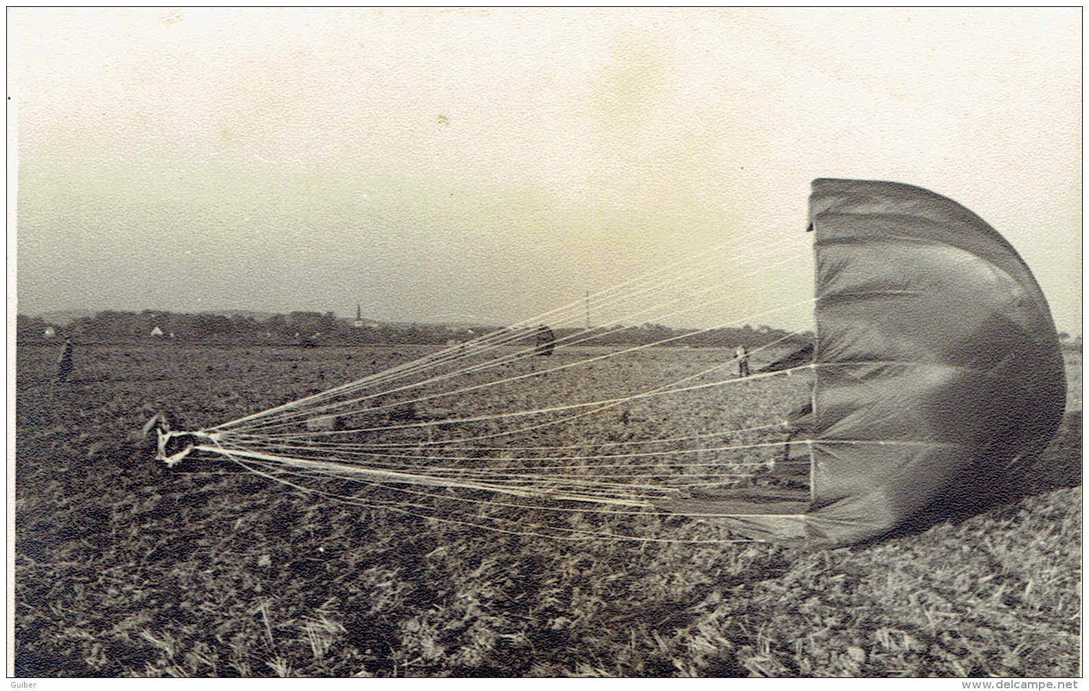 Atterissage D'un Parachute Carte Photo Agfa - Parachutting