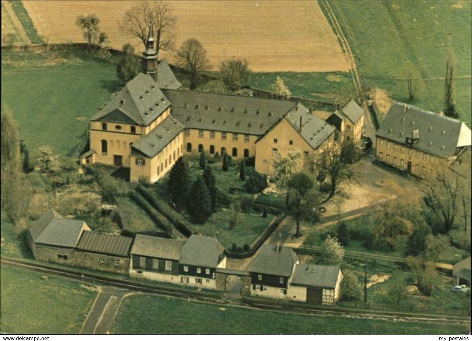 41276190 Strueht Taunus Kloster Schoenau Flugaufnahme Taunusstein - Taunusstein