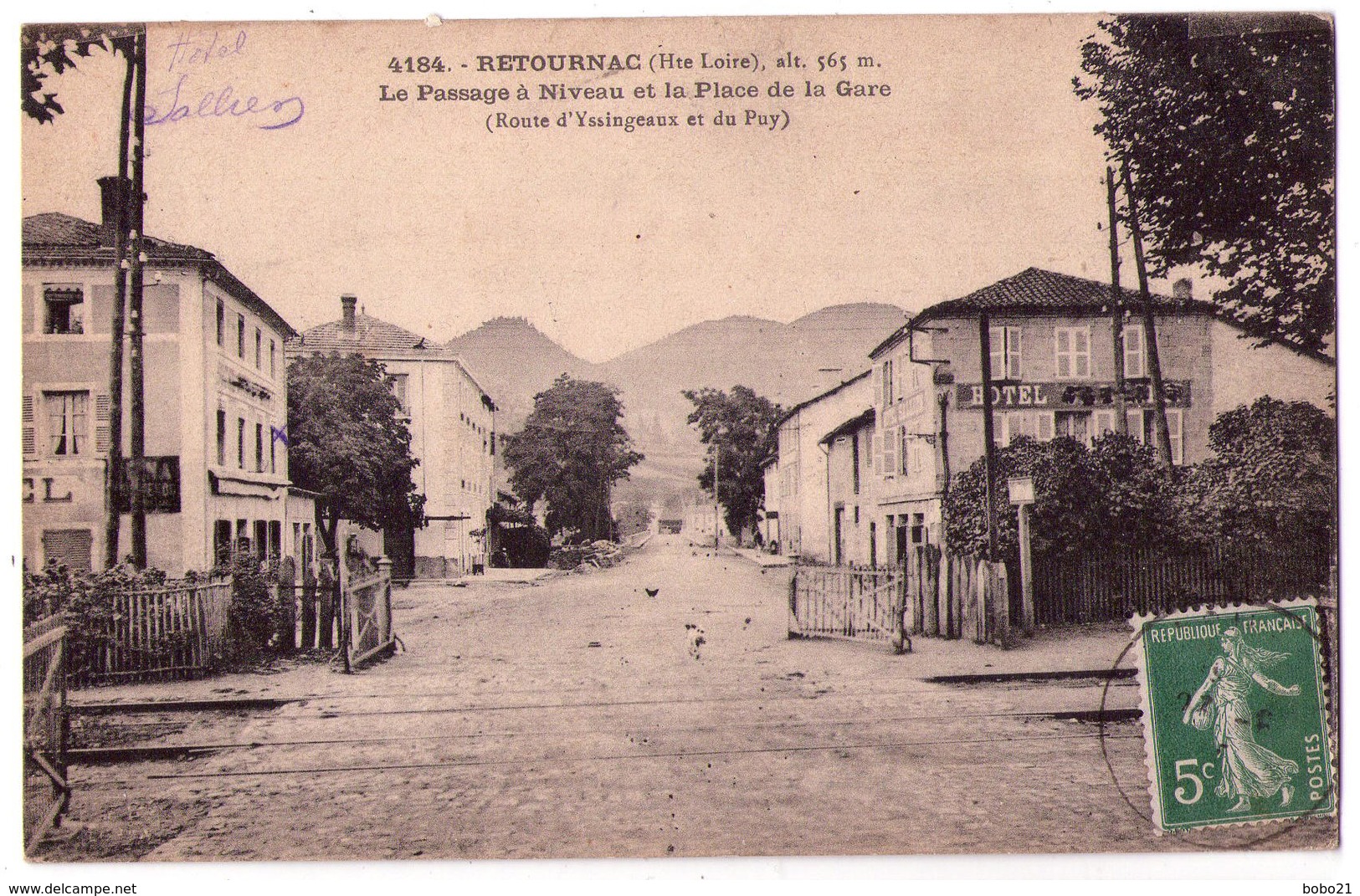 1112 - Retournac ( Hte-Loire ) - Le Passage à Niveau Et La Place De La Gare -n°4184 - - Retournac