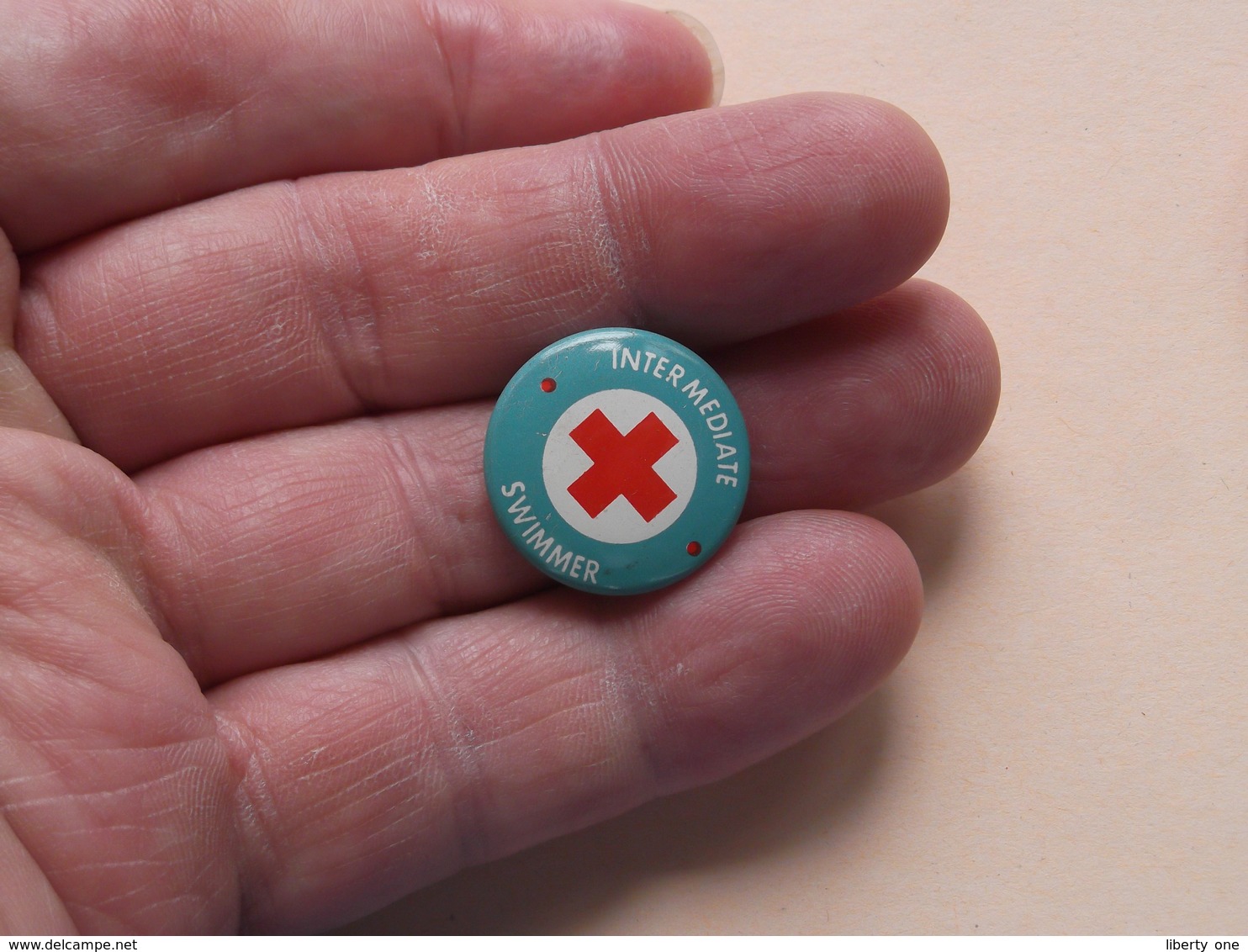 INTER MEDIATE SWIMMER ( Red Cross ) Older Button / Pin / Epingle ( +/- 2 Cm. ) Zie Foto Voor Detail / Metal Button ! - Natation