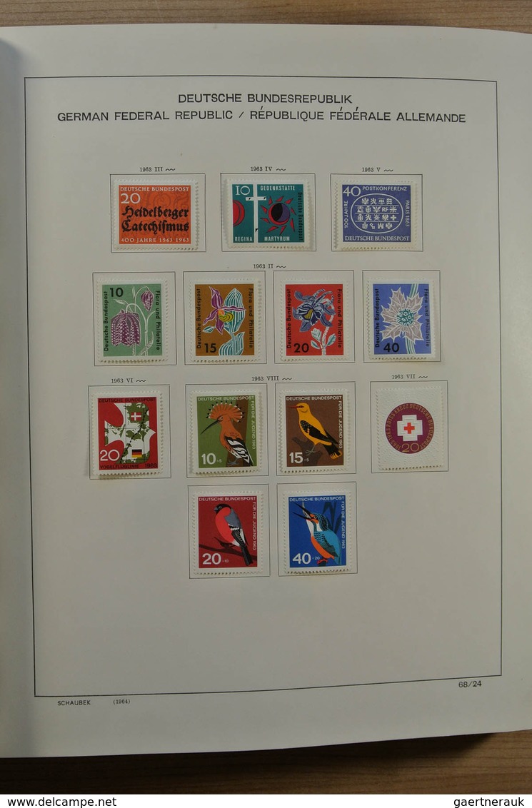 32718 Bundesrepublik Deutschland: 1949-2002. Komplette ungebrauchte/postfrische Bund-Sammlung in 2 Schaube