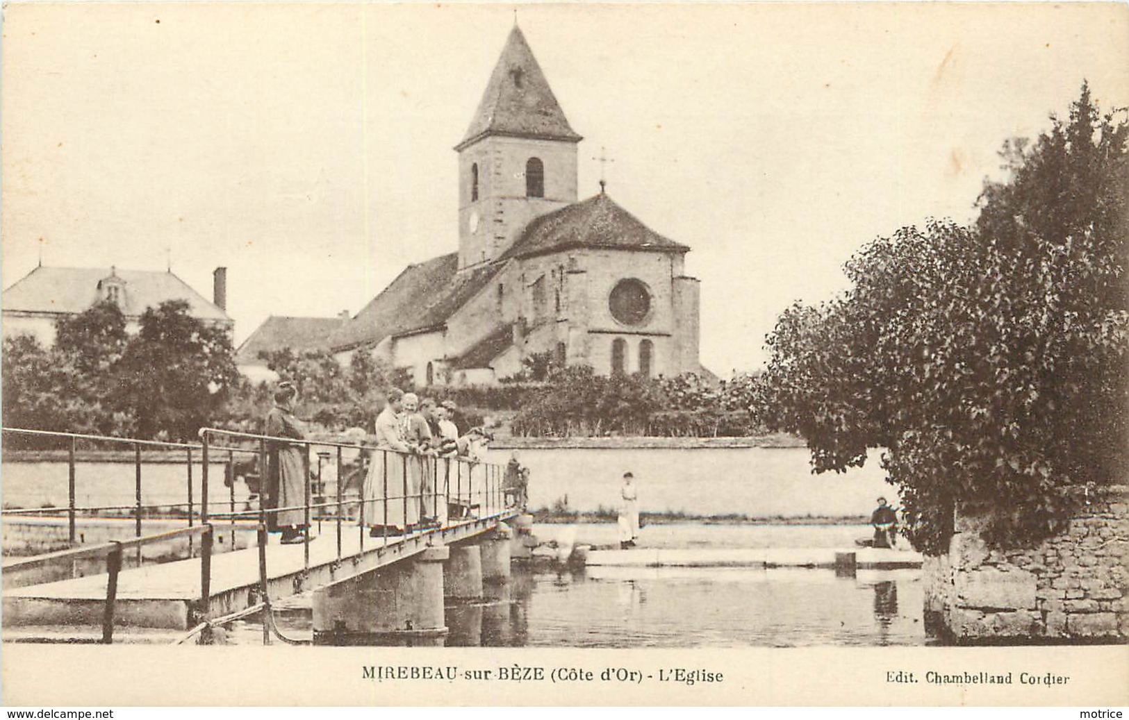 MIREBEAU SUR BEZE - L'église. - Mirebeau