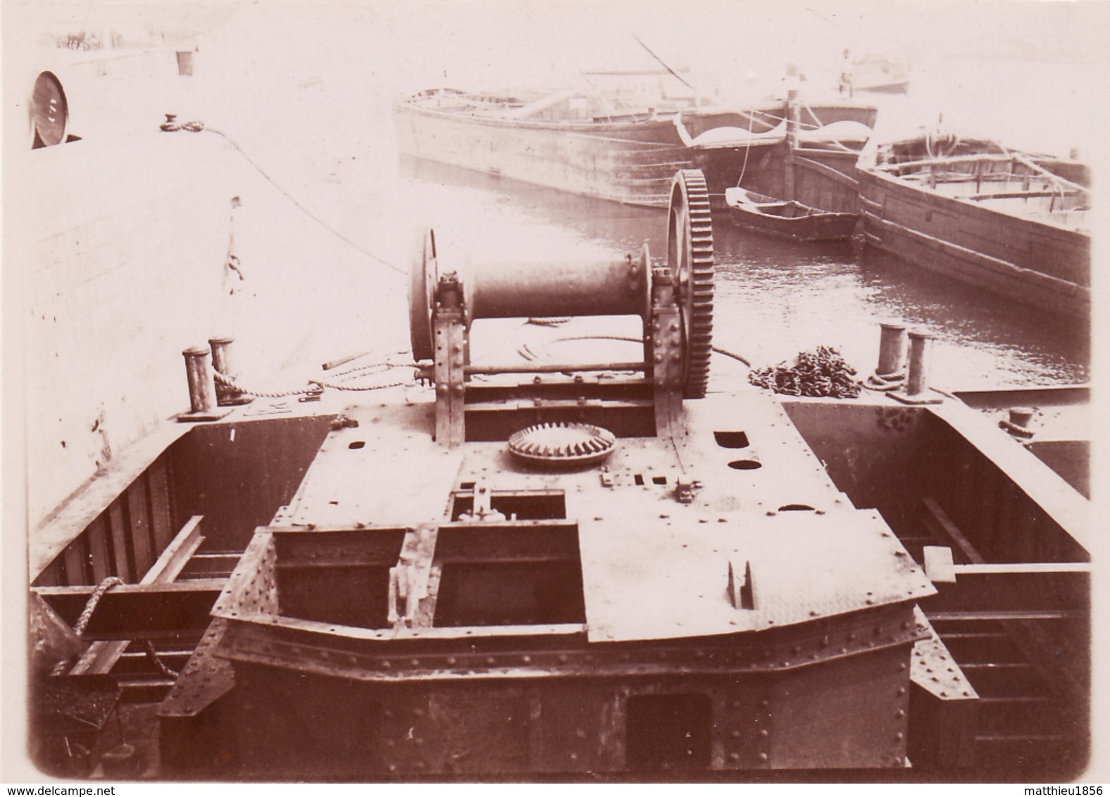 Photo 1898 Une Grue Montée Sur Une Péniche (A194) - Hausboote