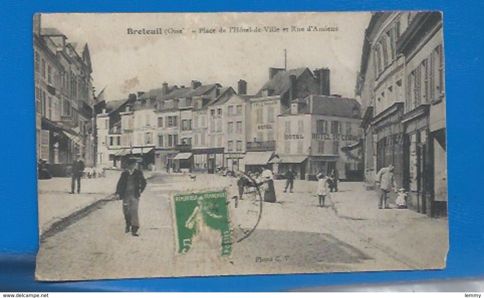 60 - BRETEUIL - PLACE DE L'HOTEL DE VILLE - RUE D'AMIENS - 1915 - Songeons