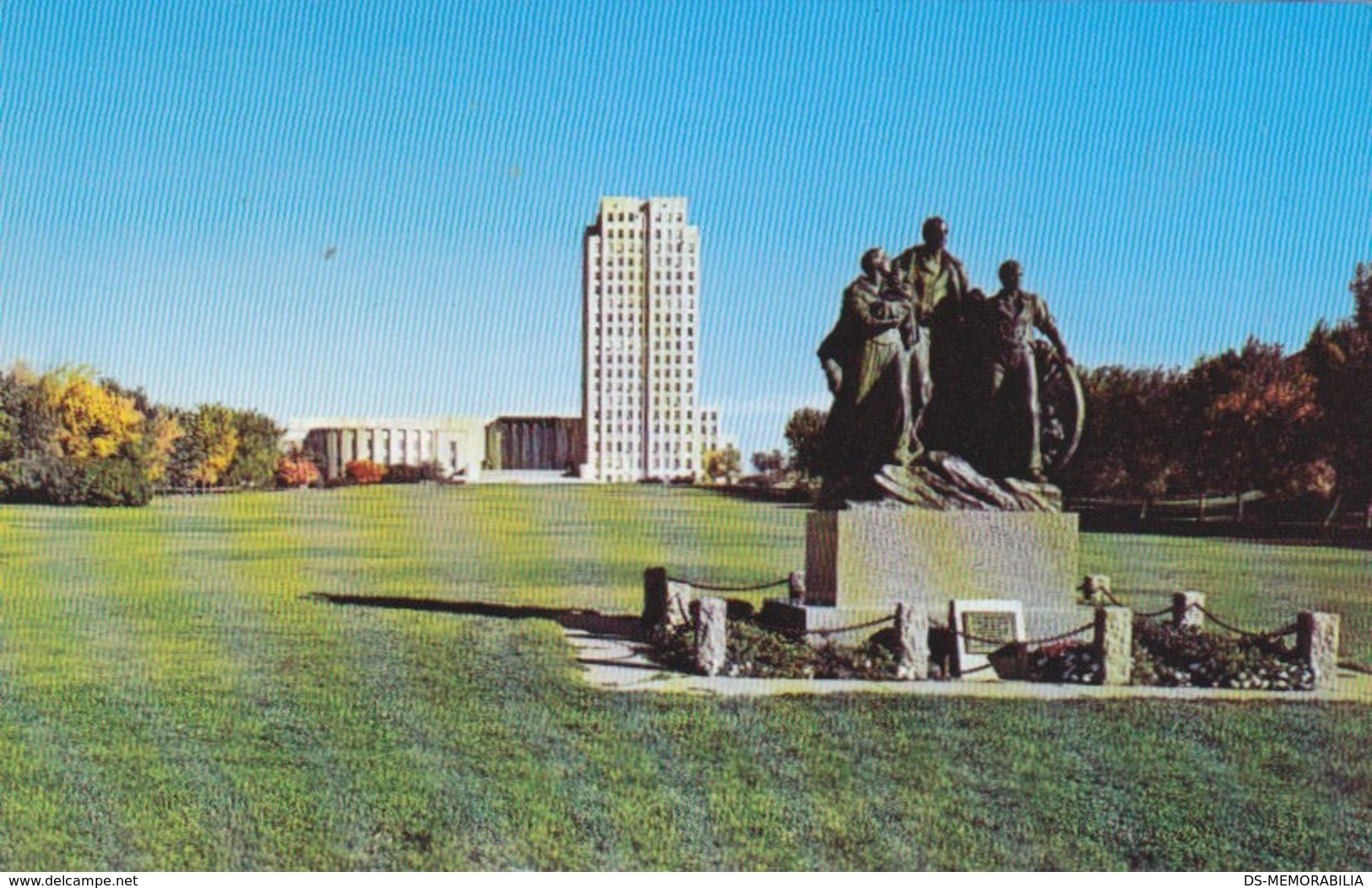 Bismarck ND - Pioneer Family , State Capitol Grounds - Bismark