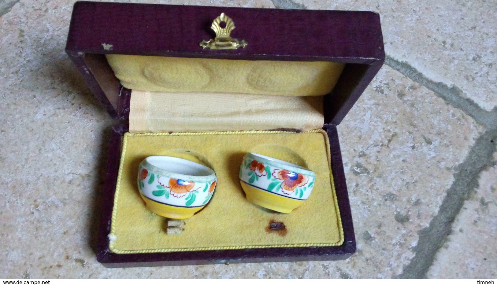 Vieux Limoges - paire de coquetier porcelaine ancien dans coffret - peint de fleurs - milieu XXe ?