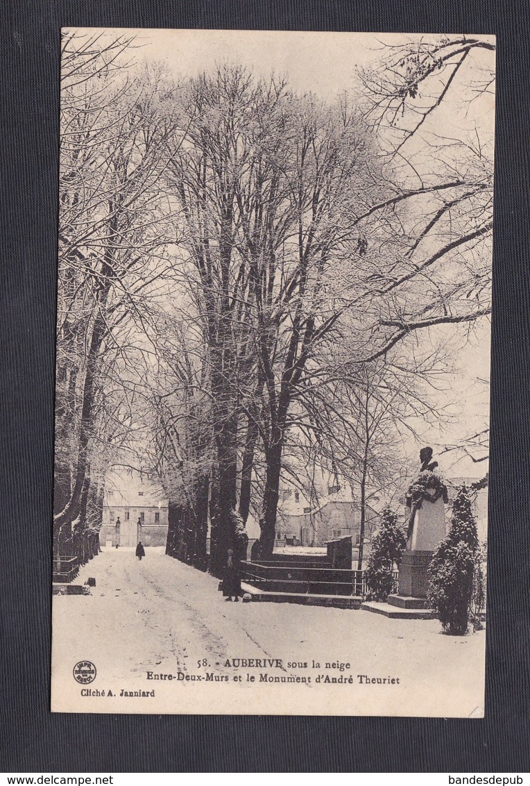 Vente Immediate Auberive (52) Sous La Neige - Entre Deux Murs Et Monument Andre Theuriet  ( Cl. Janniard) - Auberive