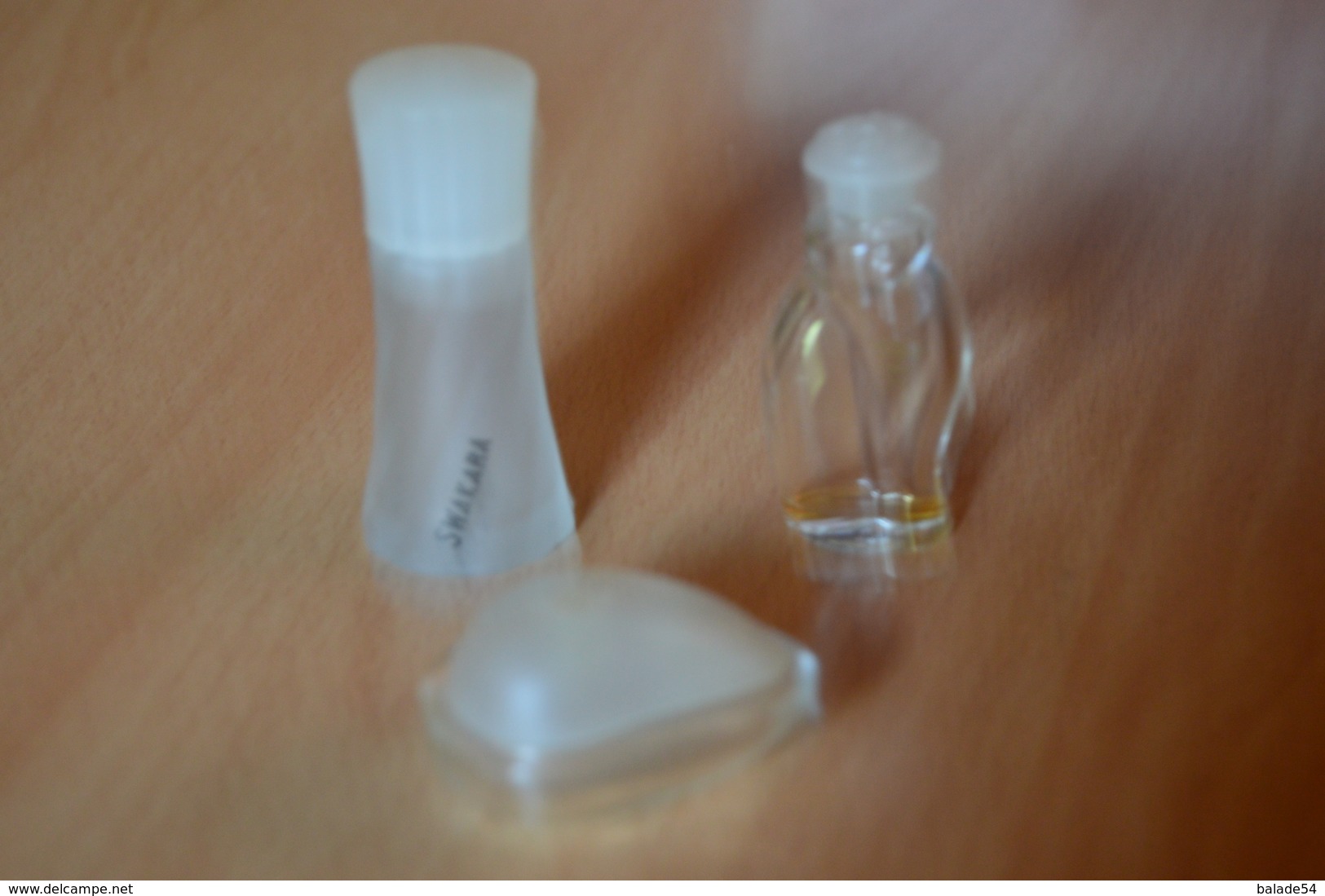 Lot De 3 Mignonnettes De Parfum Vide : SWAKARA, ARBEL Et Une En Forme De Goute - Miniature Bottles (empty)