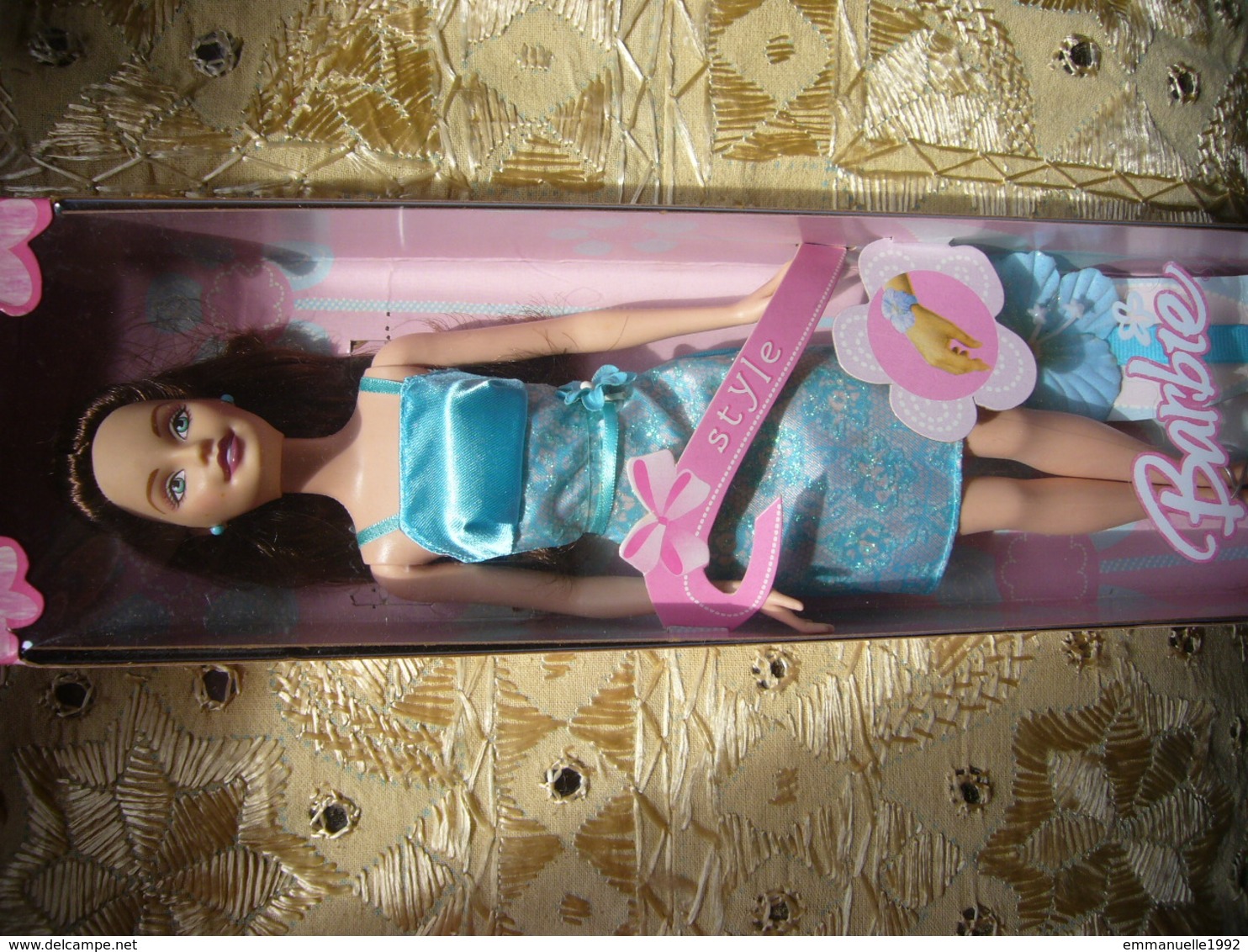 NEUF - Poupée Barbie Style Cheveux Brun Auburn Robe Bleue Mattel 2005 - Barbie