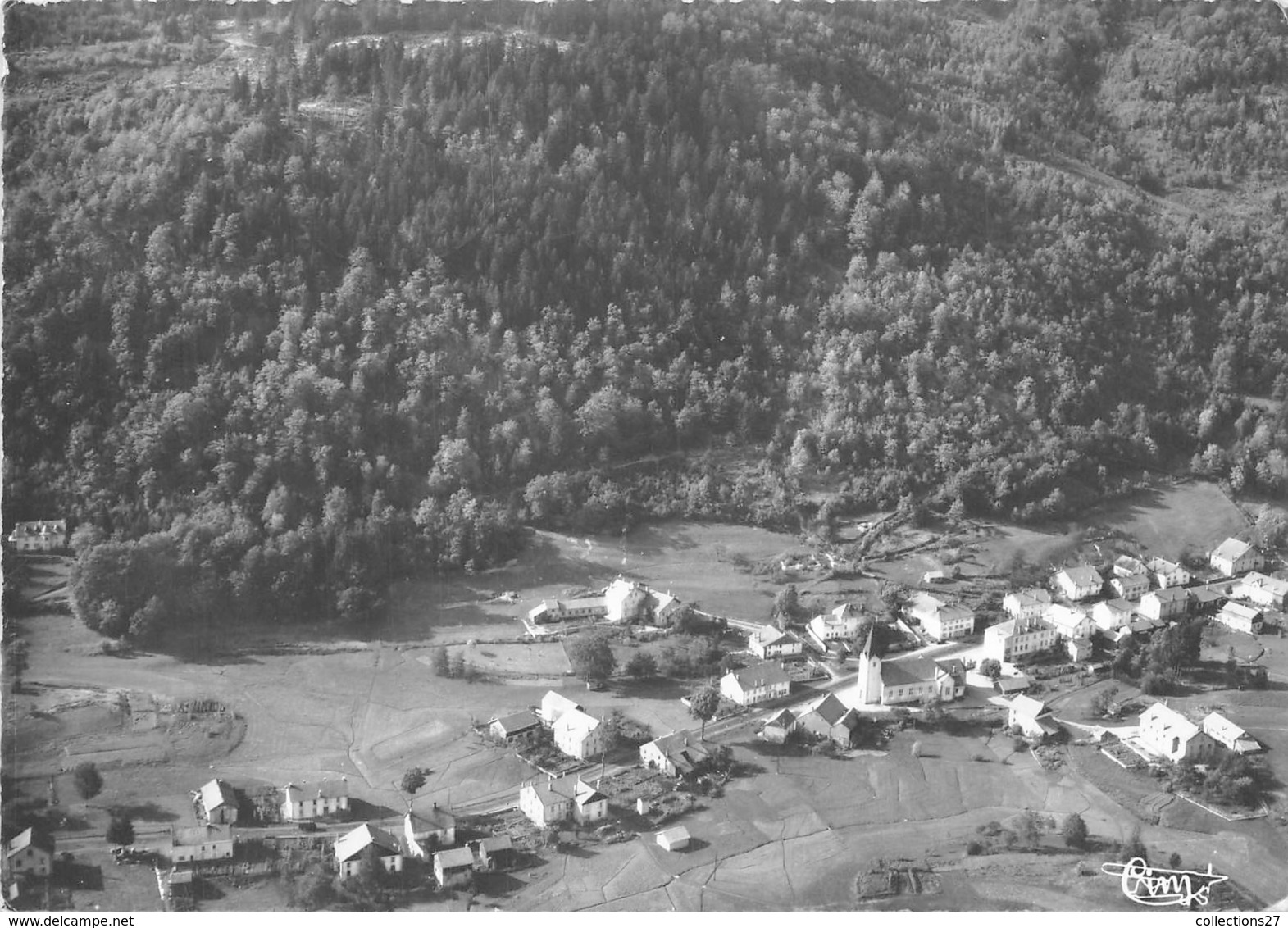 88-LE MENIS-THILLOT- LE CENTRE DU VILLAGE - Le Thillot