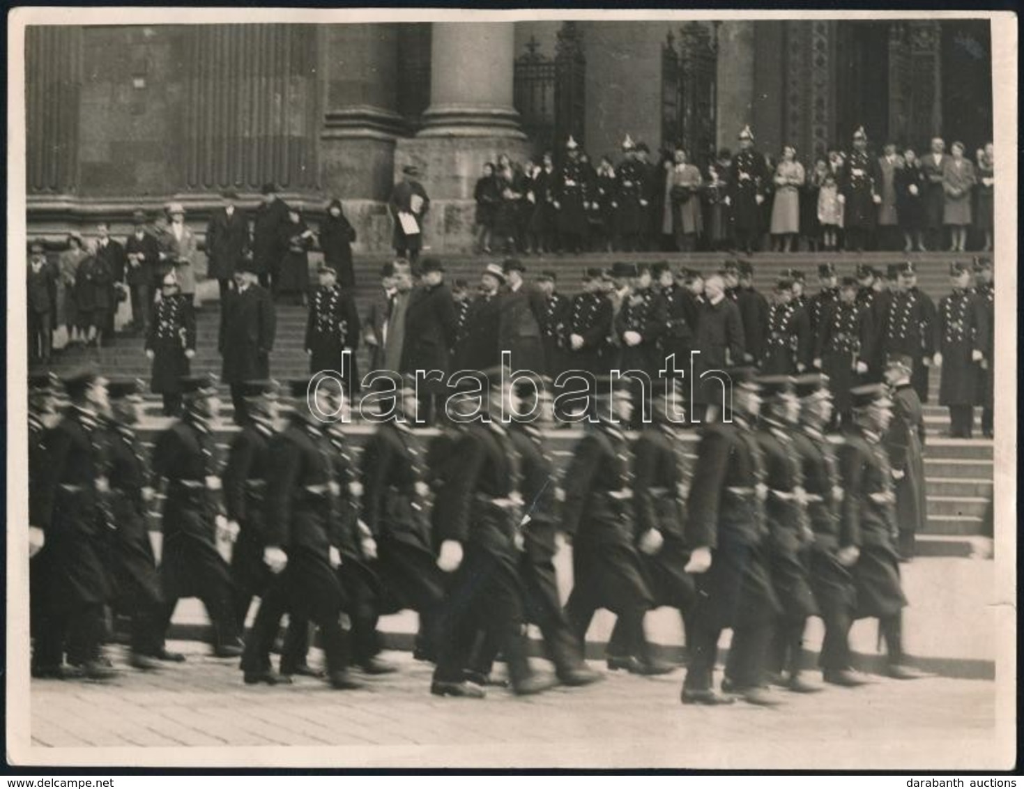 1932 Felvonulás A Bazilika Előtt. Rendőrök, Katonák 24x16 Cm - Andere & Zonder Classificatie