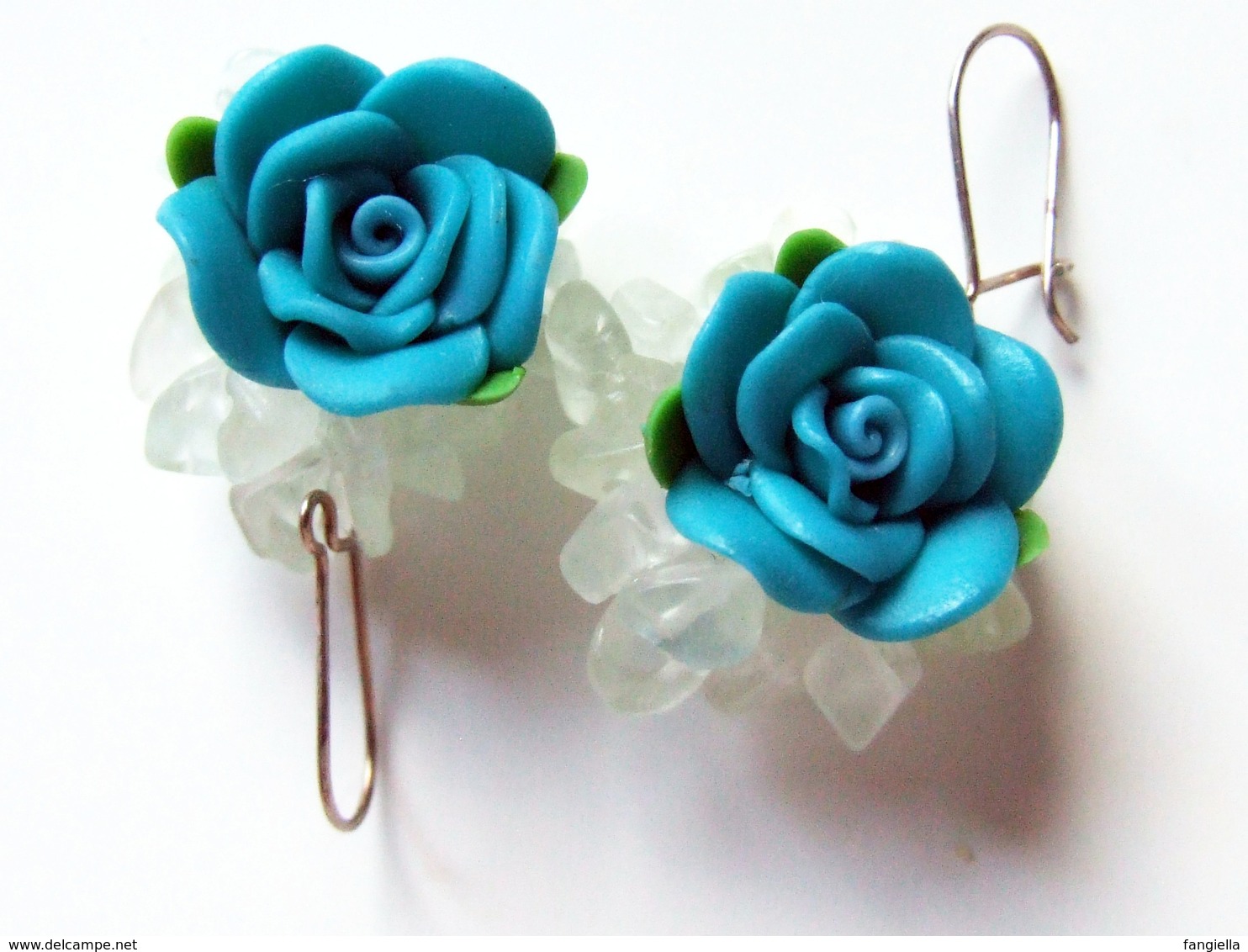 Boucles D'oreilles Artisanales, Fleurs Turquoise, Chips Quartz, Cristal Naturel, Artisanat Français, Aide Humanitaire - Earrings