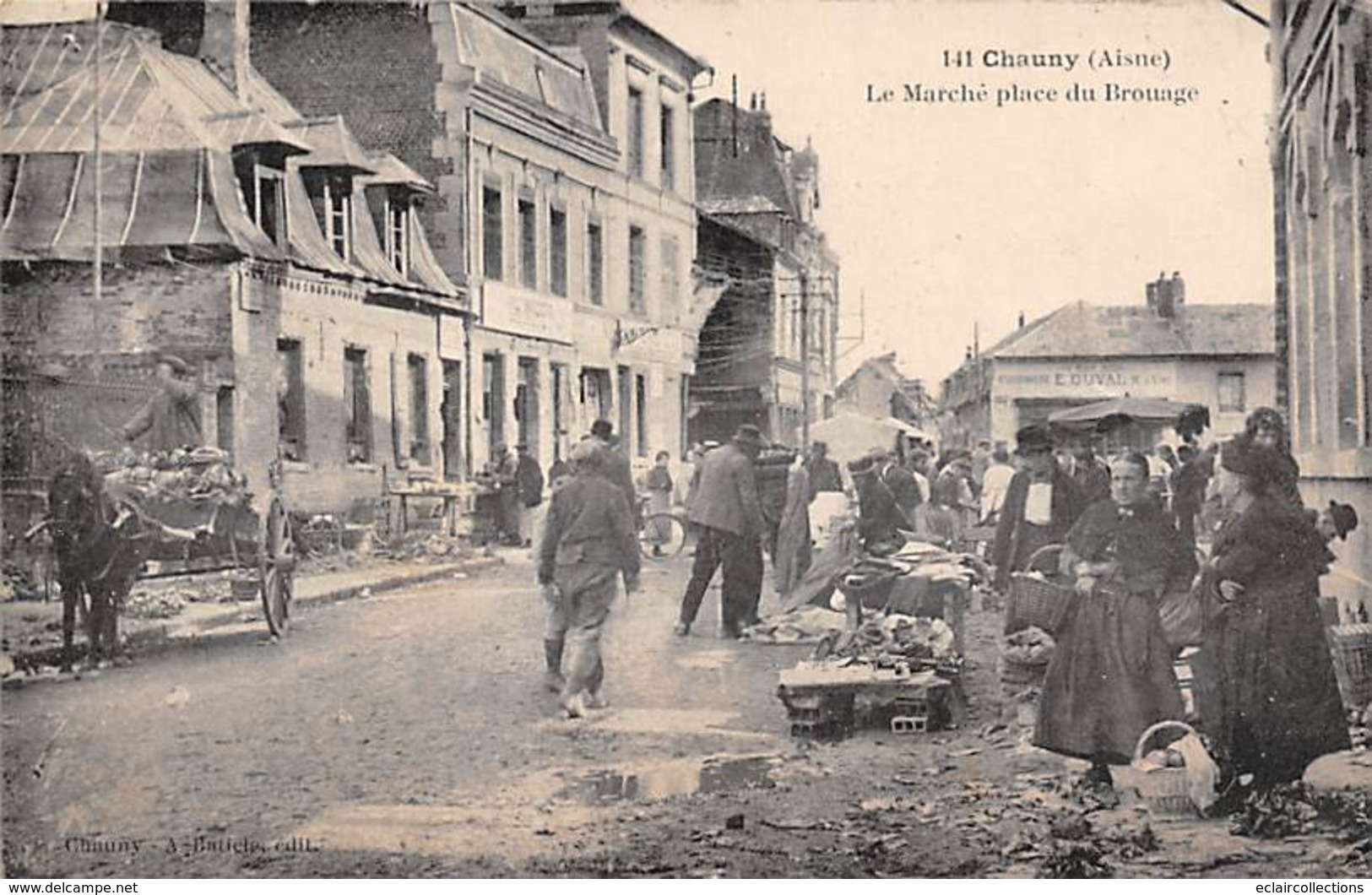 Chauny        02     Le Marché Place Du Brouage    (voir Scan) - Chauny