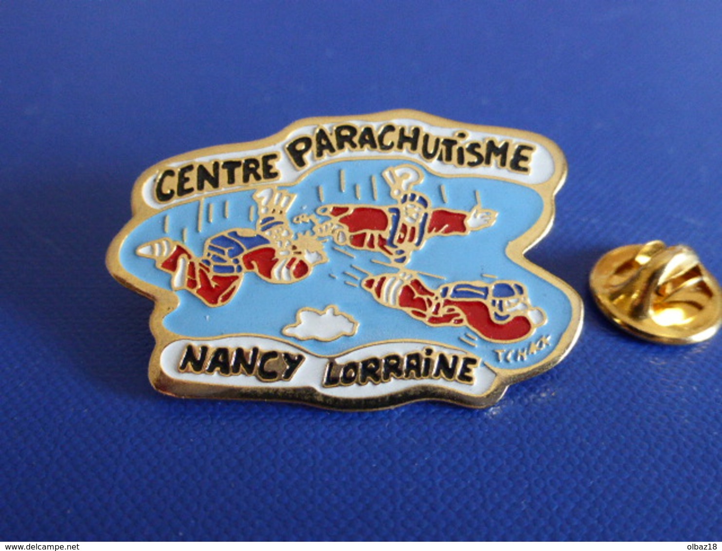 Pin's Centre Parachutisme Nancy Lorraine - Photo Tchak - Parachute - Para (PU68) - Parachutespringen