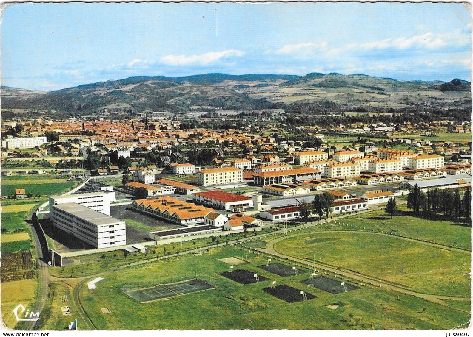 ISSOIRE (63) Cpsm Vue Aérienne Du Stade - Issoire