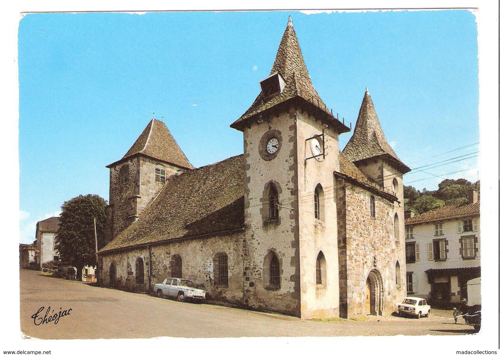 Jussac (15 - Cantal ) L'Eglise - Renault R8 - Jussac