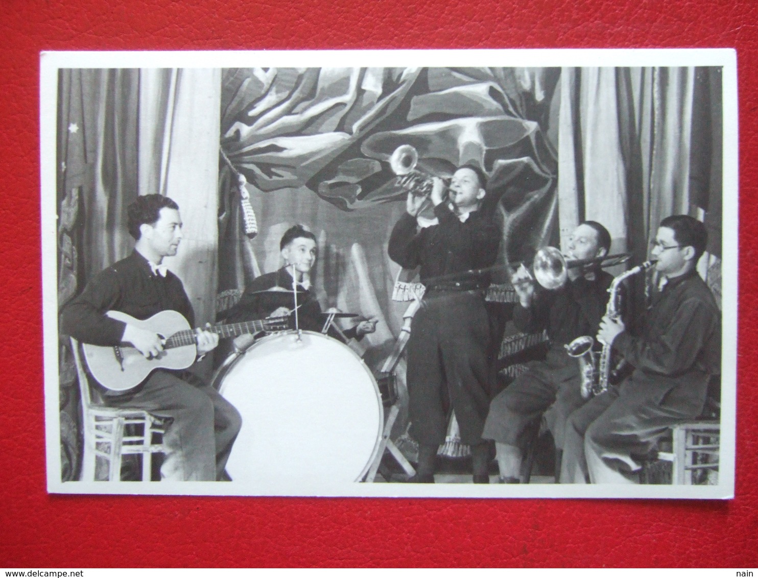 ALLEMAGNE - MEMMINGEN - CARTE PHOTO -  MILTARIA  39 - 1945 - STALAG VII B - CAMP - GROUPE DE MUSICIENS - " RARE " - - Memmingen