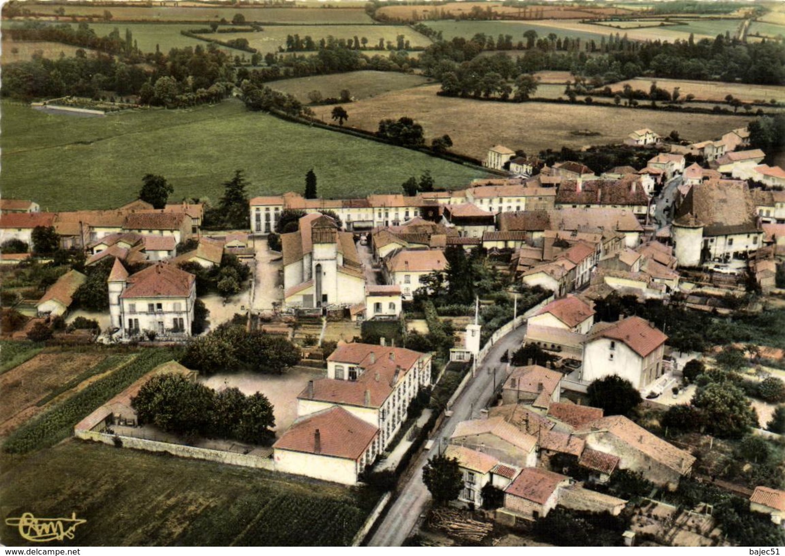 1 Cpsm La Pacaudiere - Vue Aérienne Du Bourg - La Pacaudiere