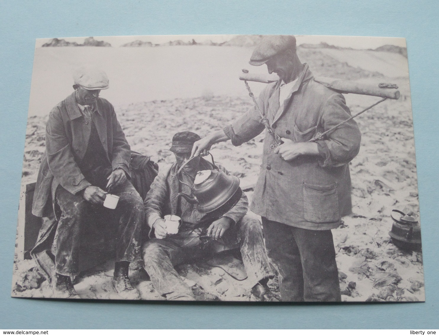 Schaftuur Van Grondwerkers Werkzaam Op De Afsluitdijk ( 23 Aug 1932 )....... ( Copyright Foto's : Gemeente Wieringen ) ! - Den Oever (& Afsluitdijk)