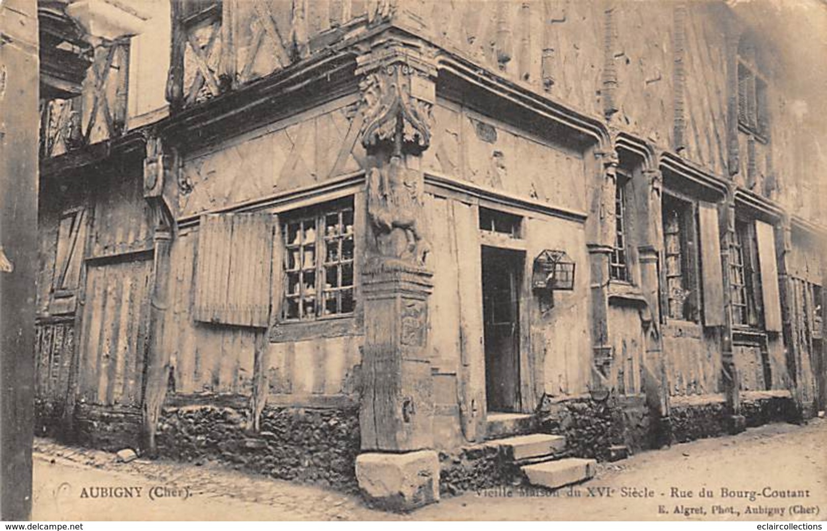 Aubigny Sur Nère      18      Maison Du XVI Eme Rue Du Bourg-Coutant         (voir Scan) - Aubigny Sur Nere