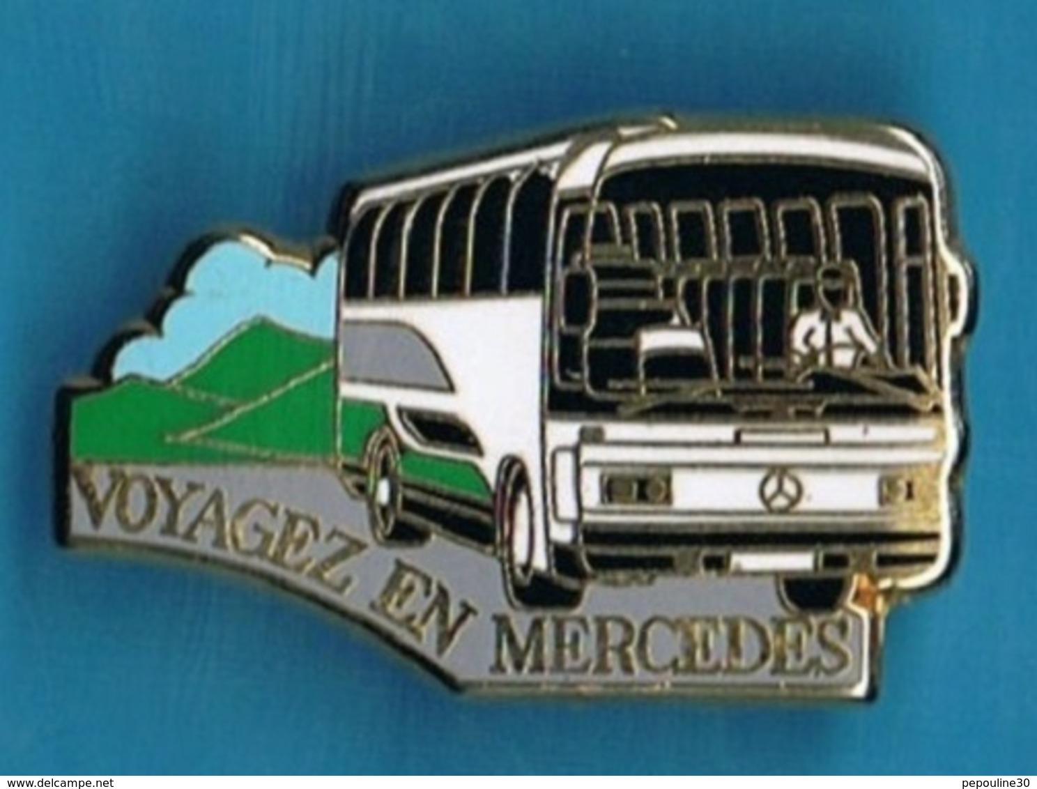 PIN'S //  ** VOYAGEZ EN MERCEDES ** . (Arthus Bertrand Paris) - Mercedes