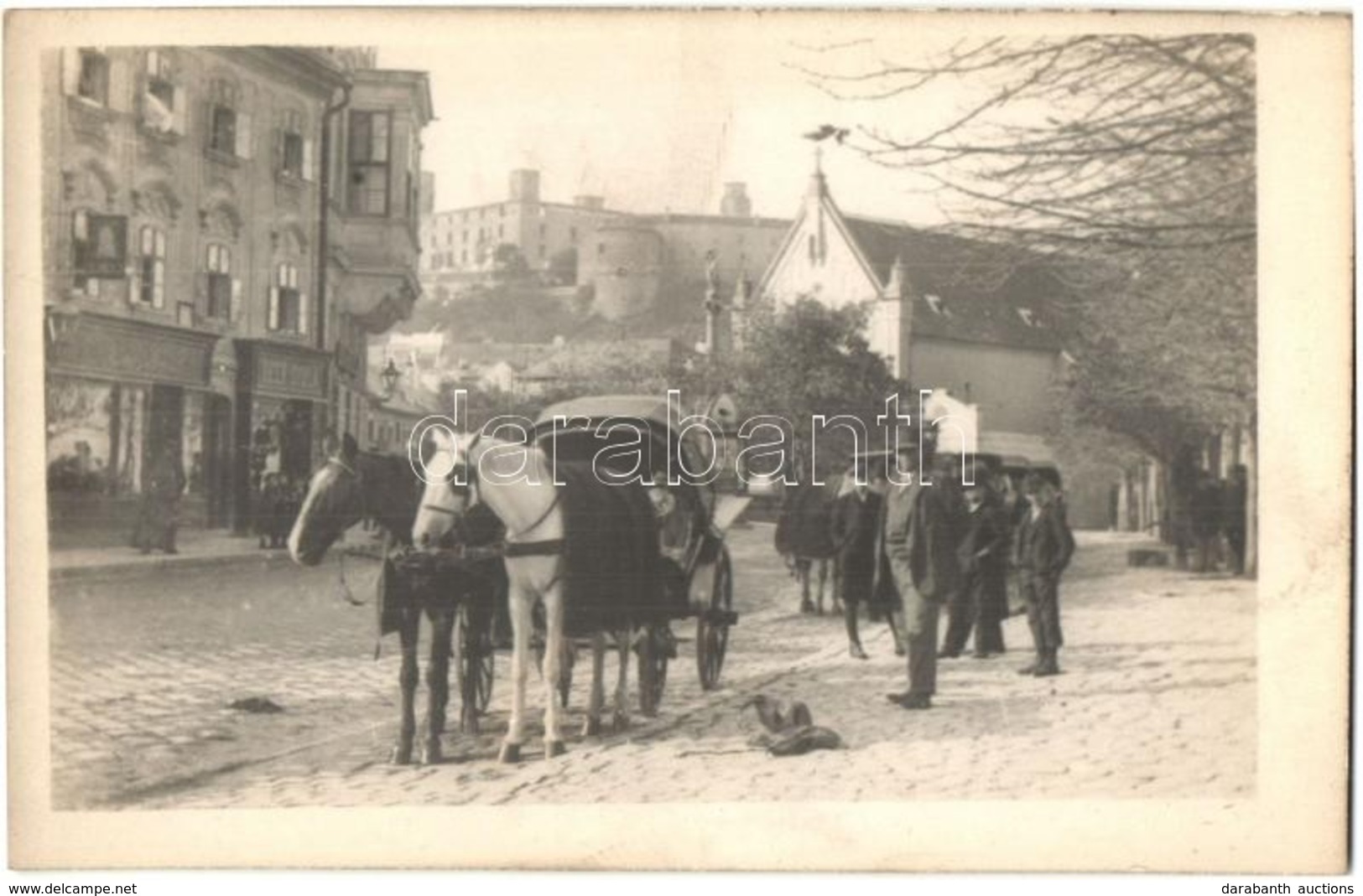 ** T2 ~1910 Pozsony, Pressburg, Bratislava; Vármegyeház Tér, Háttérben A Vár, Lovas Hintó, Beer Gyula üzlete / County Ha - Ohne Zuordnung