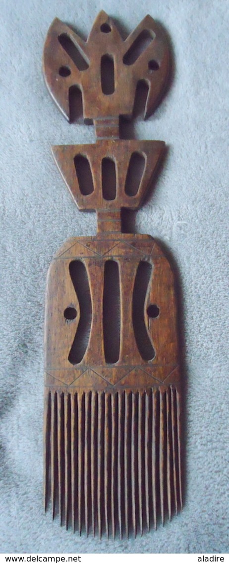 PEIGNE AFRO Monumental (40 Cm X 10 Cm) En Bois Exotique (très Fonctionnel !!!) - Origine Afrique De L'Ouest - Afrikaanse Kunst