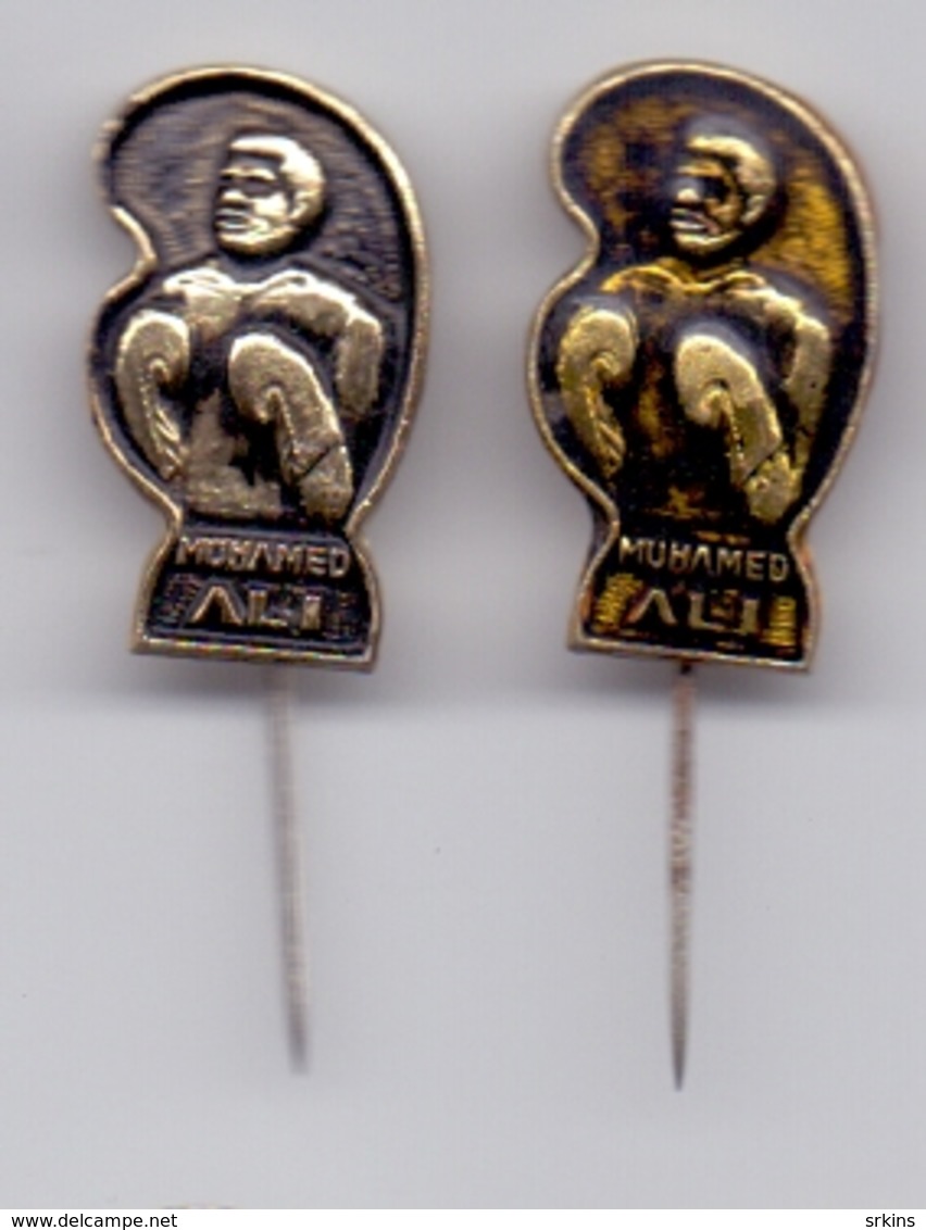 2 Different Boxing Pin MUHAMMAD ALI CASSIUS CLAY - Yugoslavia Edition - Kleding, Souvenirs & Andere