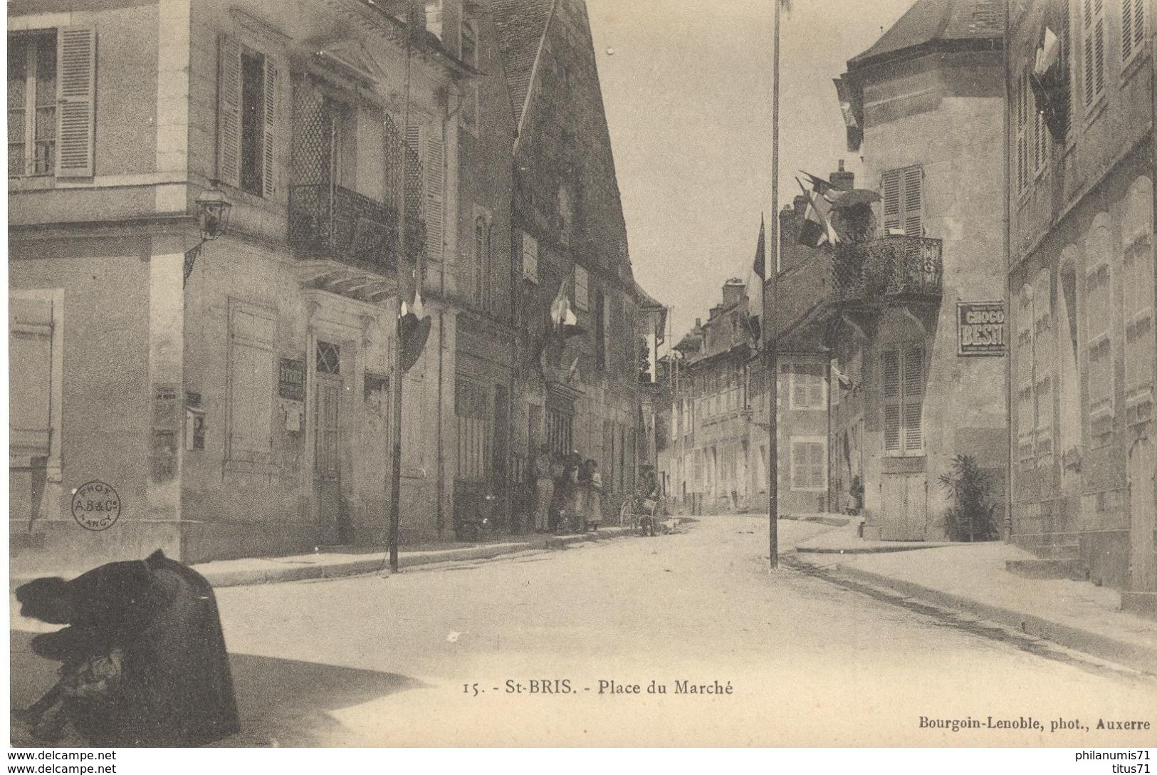 CPA  St Bris - Place Du Marché - Non Circulée - Saint Bris Le Vineux