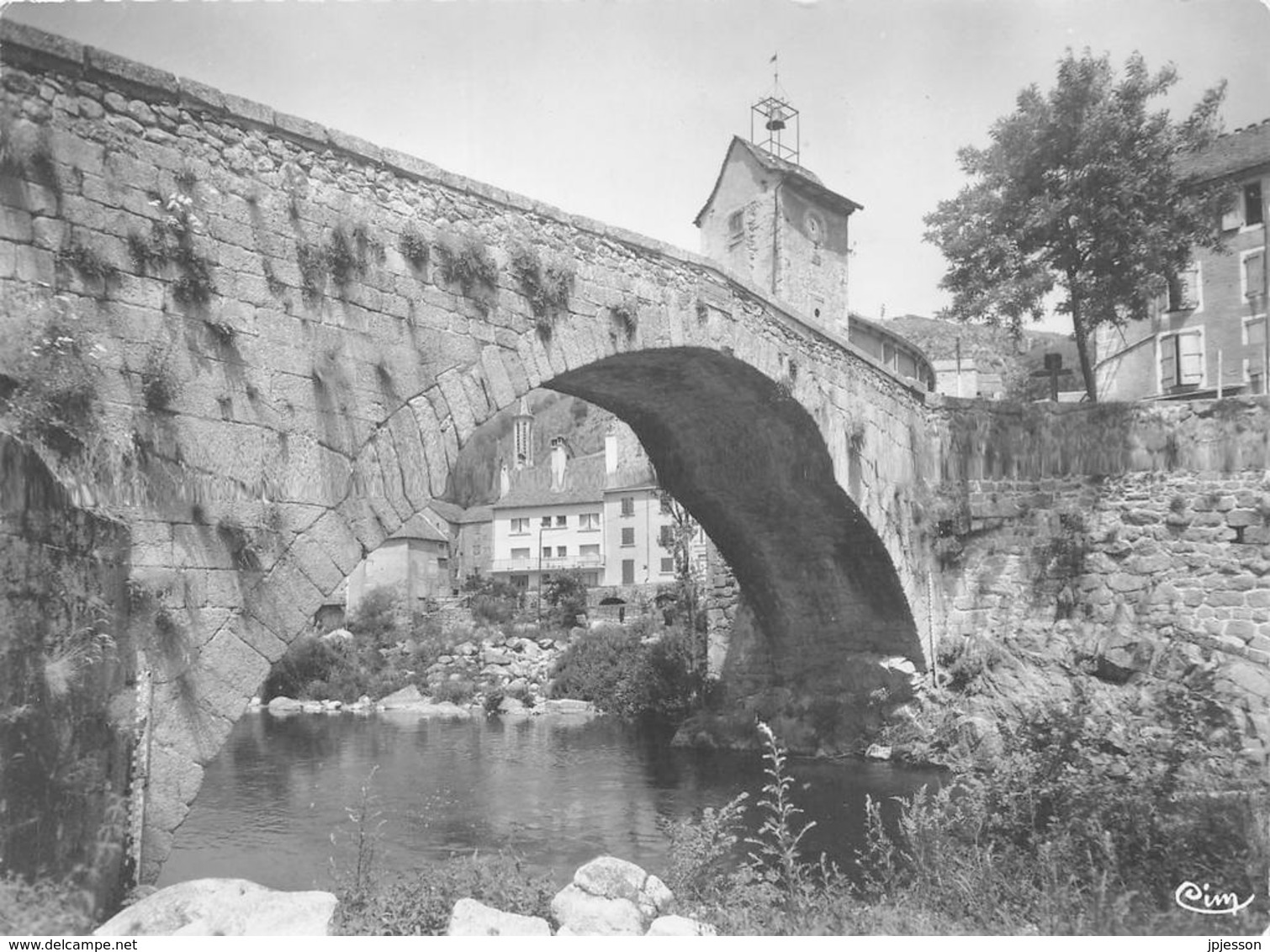 LOZERE  48  LE PONT DE MONTVERT   LE GRAND PONT ET LA TOUR - Le Pont De Montvert